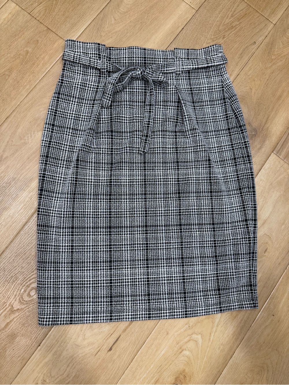 Max Edition Black & White Plaid Paperbag Waist Pencil Skirt